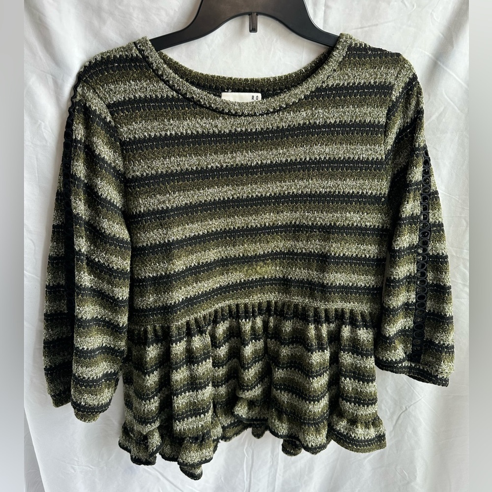RO+DE Green & Black Peplum Sweater Long Sleeve w/ Lace details on Sleeves Size M